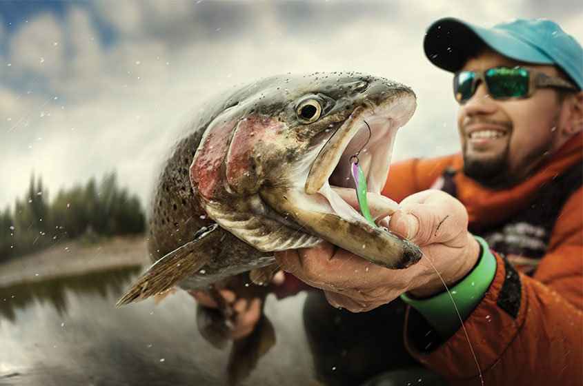 fishing-grey-trout-lake-trout-pourvoirie-mekoos