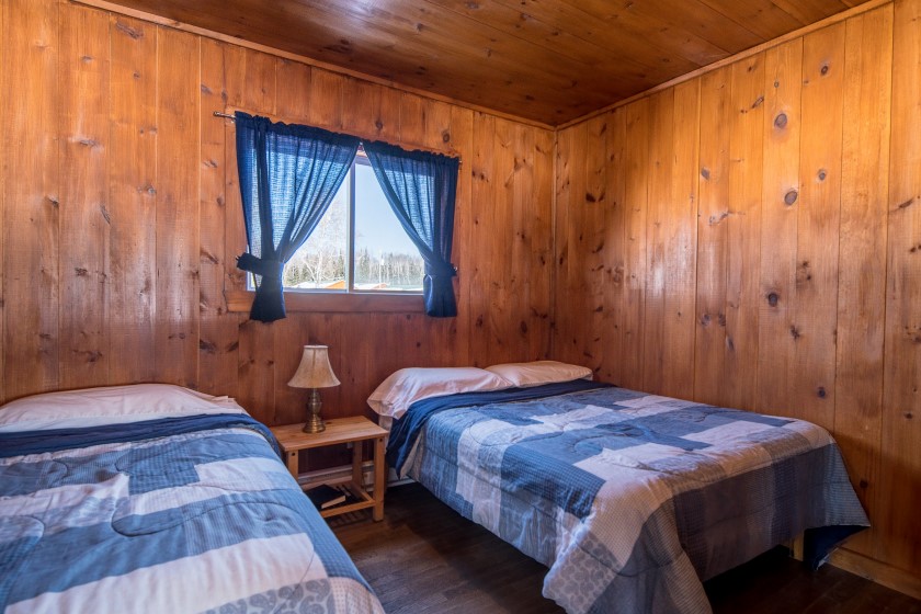 Chalet #1 at Pourvoirie Mekoos. Bedroom #1 with 1 double and 1 single bed