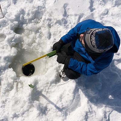 Pêche blanche sur la glace à la Pourvoirie Mekoos